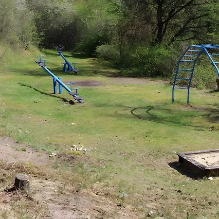 بيت للعطل John Lennard *